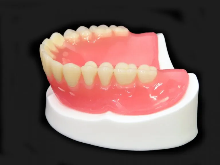 片顎だけでも、しっかり噛める入れ歯を