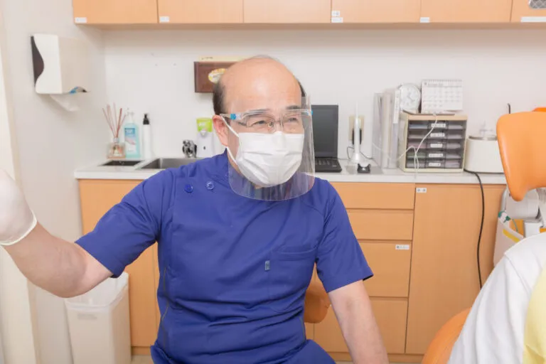 まずは通常の総入れ歯で様子を見ることも大切